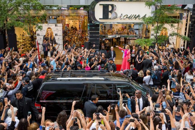 CELINE DION LANCEMENT SACS A MAIN